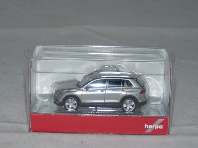 herpa 038607-004 VW Tiguan – Tungsten Silver metallic 1:87 NEU + OVP –  Modellautos Burghardt