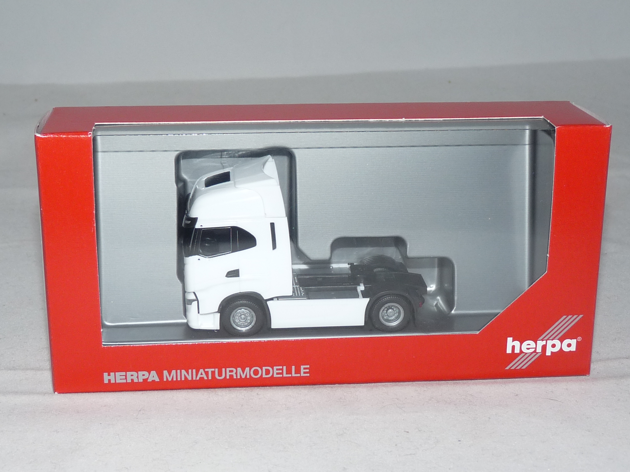 weiß Herpa 313445-1/87 Iveco S-Way Zugmaschine Neu 