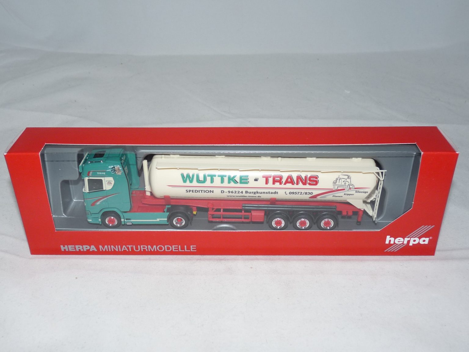 Herpa 314886 Scania CS 20 HD Silo Sattelzug Wuttke Trans Burgkunstadt 1 herpa-314886-scania-cs-20-hd-silo-sattelzug-wuttke-trans-burgkunstadt-1