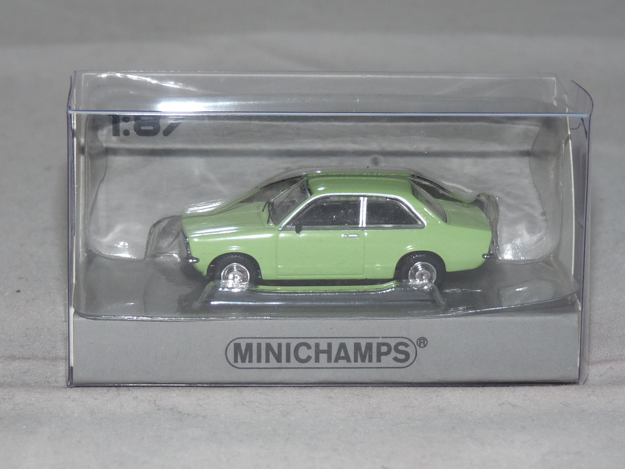 Minichamps 870040104 Opel Kadett Saloon 1973 hellgrün 1:87 NEU +